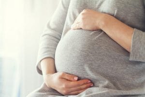 Hvordan får jeg et barn via en rugemor eller surrogat?